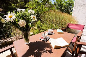 Bastas Hotel & Studios