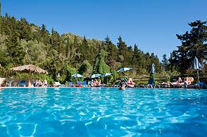 Bastas Hotel & Studios