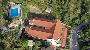 Bastas Hotel & Studios