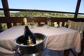 Bastas Hotel & Studios