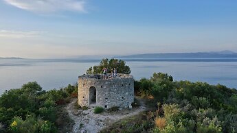 Bastas Hotel & Studios