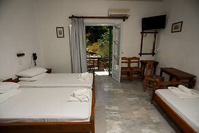 Bastas Hotel & Studios