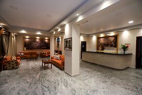 Bastas Hotel & Studios