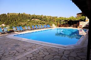 Bastas Hotel & Studios