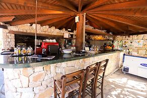 Bastas Hotel & Studios