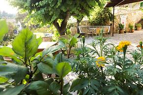 Bastas Hotel & Studios