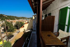 Bastas Hotel & Studios