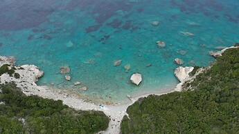 Bastas Hotel & Studios