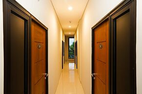 Super OYO Capital O 449 The Colins