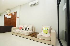 Super OYO Capital O 449 The Colins