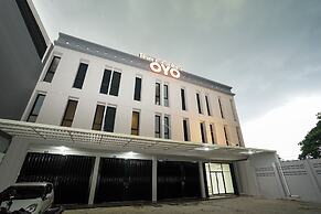 Super OYO Capital O 449 The Colins