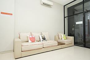 Super OYO Capital O 449 The Colins