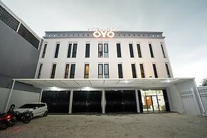 Super OYO Capital O 449 The Colins