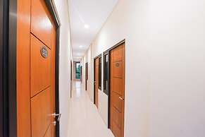 Super OYO Capital O 449 The Colins