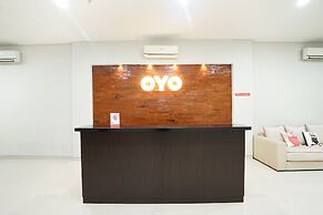 Super OYO Capital O 449 The Colins