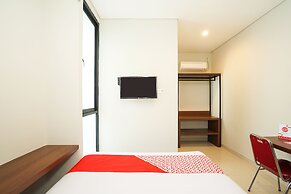 Super OYO Capital O 449 The Colins