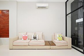 Super OYO Capital O 449 The Colins