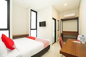 Super OYO Capital O 449 The Colins