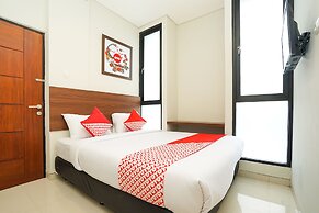 Super OYO Capital O 449 The Colins