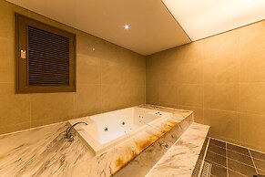 Uijeongbu La Tree Hotel