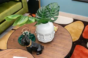 Locals Boutique Apartment Qianshan No.7