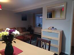 Huku Kwetu - Fieldfare Green