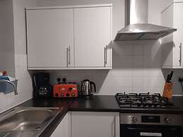 Huku Kwetu - Fieldfare Green