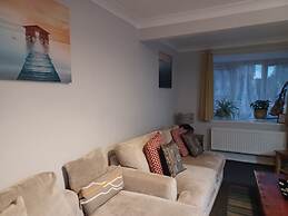 Huku Kwetu - Fieldfare Green