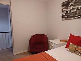 Huku Kwetu - Fieldfare Green