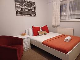 Huku Kwetu - Fieldfare Green