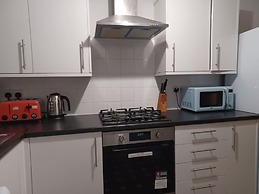 Huku Kwetu - Fieldfare Green