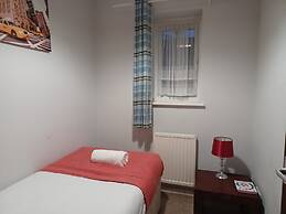 Huku Kwetu - Fieldfare Green