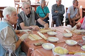 Tagaytay Karakol Hotel