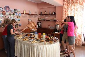 Tagaytay Karakol Hotel