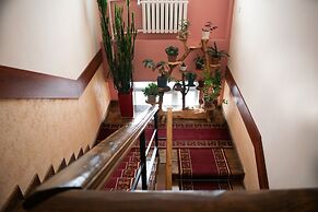 Tagaytay Karakol Hotel