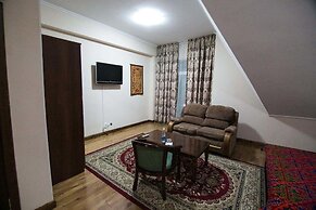 Tagaytay Karakol Hotel