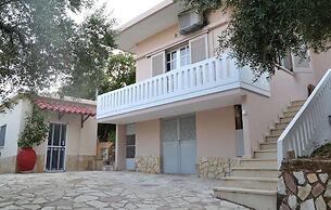 Peaceful house Loutraki village