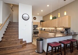 Savoy S 2d 3 Bedroom Condo by RedAwning