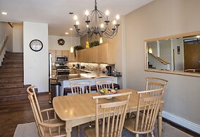 Savoy S 2d 3 Bedroom Condo by RedAwning