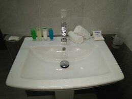 Amron Resort Sigiriya