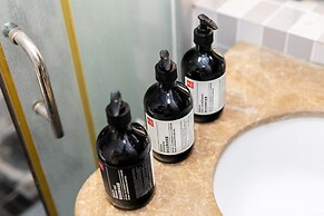 Locals Boutique Apartment Qianshan No.9