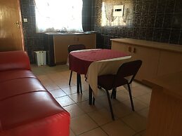 Tshesebe Stopover Motel