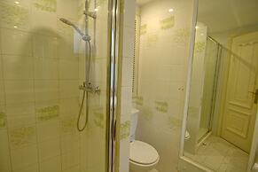 La Petunia Apartment