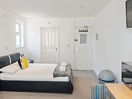 Reef Lodge Apartments