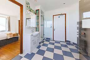 Reef Lodge Apartments