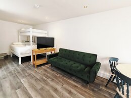 Reef Lodge Apartments