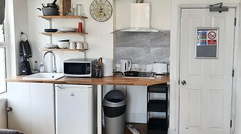 Reef Lodge Apartments