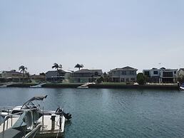 Serviced Waterfront Whole Villa Sydney