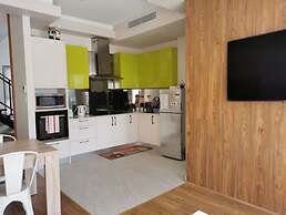 Serviced Waterfront Whole Villa Sydney