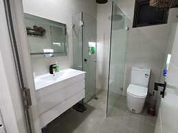 Serviced Waterfront Whole Villa Sydney